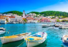 Turiști români aleg tot mai des cele mai frumoase plaje din Croația cele-mai-frumoase-plaje-din-croatia.-turistii-din-romania-merg-in-numar-din-ce-in-ce-mai-mare-aici