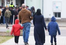 Imigranți l-au băgat în comă în 5 minute în Germania, acuză o situație șocantă acuza-o-situatie-socanta-in-germania:-nu-mai-e-siguranta,-imigrantii-l-au-bagat-in-coma-in-5-minute!