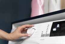 Butonul de pe mașina de spălat care usucă rufele și reduce consumul de energie butonul-de-pe-masina-de-spalat-care-aproape-iti-usuca-rufele.-nu-mai-ai-nevoie-de-uscator-si-economisesti-energie-electrica