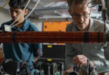 Experiment arată că atomii pot fi în două locuri simultan atomii-care-sfideaza-realitatea:-experimentul-ce-arata-ca-materia-poate-fi-in-doua-locuri-deodata