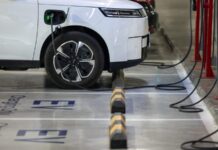 Parcarea gratuită pentru mașinile electrice, valabilă până în 2027 decizie-oficiala:-parcarea-ramane-gratuita-pentru-electrice-pana-in-2027,-dar-hibridele,-nu