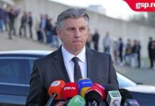 Ionuț Lupescu la priveghiul lui Mircea Lucescu: a rămas doar unul dintre cei trei} ionut-lupescu,-mesaj-sfasietor-la-priveghiul-lui-mircea-lucescu:-i-am-avut-pe-tata,-nea-mircea-si-nea-cornel-dinu.-a-ramas-doar-unul