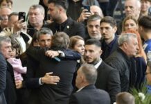 Gică Hagi a plâns la catafalcul lui Mircea Lucescu momente-sfasietoare:-gica-hagi-nu-si-a-putut-stapani-lacrimile-la-catafalcul-lui-mircea-lucescu