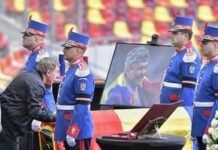 Gică Hagi, prezent la priveghiul lui Mircea Lucescu, a plâns lângă sicriu gica-hagi-a-venit-din-nou-la-priveghiul-lui-mircea-lucescu!-regele,-in-lacrimi-langa-sicriu