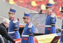 Turcii, surprinși de prezența lui Șumudică la priveghiul lui Mircea Lucescu asa-ceva-n-ati-mai-vazut!-turcii,-uluiti-dupa-ce-l-au-observat-pe-sumudica-la-priveghiul-lui-mircea-lucescu