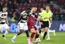 Decizie VAR după CFR Cluj – U Cluj: Kovacs a evitat penaltyul acuzatii-dupa-cfr-cluj-–-u-cluj:-kovacs-duce-mana-la-buzunar-si-i-au-zis-de-la-var-sa-nu-i-dea!