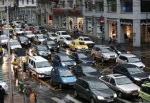 Modificări la Codul Rutier 2026: modalități corecte de formare a culoarului de salvare codul-rutier-2026,-modificari-importante:-cum-se-formeaza-corect-culoarul-de-salvare-in-trafic