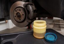 Vibrații la mașină după schimbul de discuri și plăcuțe, cauze posibile la roți sau butuci vibratii-dupa-schimbul-de-discuri-si-placute:-cand-problema-nu-e-la-frane,-ci-la-roti-sau-butuci