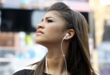 Căștile cu fir revin în preferințe, înlocuind Bluetoothul castile-cu-fir-nu-au-murit,-ci-revin-la-moda.-de-ce-renunta-unii-la-bluetooth-pentru-tehnologia-veche