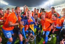 Fotoreporterul GSP a surprins o imagine cu Nistor și Chipciu în timpul festivităților din Craiova in-timp-ce-craiova-sarbatorea-triumful-din-cupa,-fotoreporterul-gsp-a-surprins-o-imagine-extraordinara-cu-nistor-si-chipciu