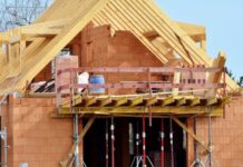 Sfaturi pentru construirea casei în 2026 și evitarea greșelilor costisitoare cum-sa-iti-construiesti-o-casa-cu-bani-mai-putini-in-2026.-greselile-care-iti-pot-dubla-costurile-fara-sa-iti-dai-seama