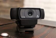Ghid pentru alegerea unei camere web bune pentru call-uri și streaming webcam-bun-pentru-call-uri-si-streaming:-cum-alegi-camera-care-chiar-te-face-sa-arati-bine
