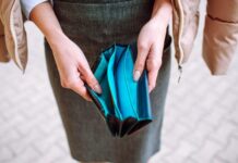 57% dintre angajați iau în considerare schimbarea locului de muncă din cauza scumpirilor salariile-nu-mai-tin-pasul-cu-scumpirile,-romanii-resimt-tot-mai-puternic-criza.-57%-dintre-angajati-iau-in-calcul-schimbarea-locului-de-munca