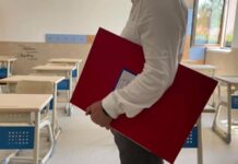 Profesorii cu peste 25 de ani vechime ar putea predă mai puține ore fără a pierde bani profesorii-cu-peste-25-de-ani-vechime-ar-putea-preda-mai-putine-ore-fara-sa-piarda-bani.-ce-schimbari-prevede-noua-propunere-legislativa