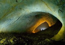 Locul unic din România unde nu există lumină și aerul e greu de respirat locul-unic-in-lume-care-se-afla-in-romania.-te-simti-ca-intr-un-film-sf,-nu-exista-lumina,-iar-aerul-abia-se-poate-respira