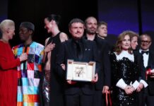 Cristian Mungiu obține al doilea Palme d’Or la Cannes pentru Fjord cristian-mungiu-scrie-istorie-la-cannes.-fjord-castiga-palme-dor,-iar-regizorul-roman-ajunge-la-al-doilea-trofeu-al-carierei