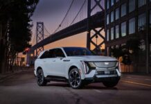 Cadillac atrage clienți de la Tesla, BMW și Mercedes și confirmă: cumpărătorii de electric rămân pe electric cadillac-atrage-clienti-de-la-tesla,-bmw-si-mercedes,-apoi-recunoaste:-cine-cumpara-electric-ramane,-de-regula,-la-electric