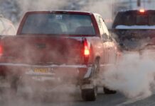 Motor cu sunet similar tractorului: verificări posibile pentru detonare, evacuare sau tacheți motor-care-suna-a-tractor-la-benzinar:-detonare,-evacuare-fisurata-sau-tacheti,-ce-verifici-prima-data