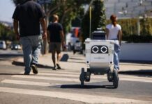Locuitorii unui oraș american, nemulțumiți de roboții de livrare a mâncării ii-privim-cu-mila-si-ura.-robotii-care-livreaza-mancare-la-domiciliu-ii-scot-din-sarite-pe-locuitorii-unui-mare-oras-american