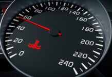 Temperatura motorului fluctua în mers: verificări înainte de service temperatura-motorului-fluctueaza-in-mers:-termostat,-senzor-sau-aer-in-instalatie,-ce-verifici-inainte-de-service