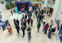 A început cel mai mare târg educațional din România cu 93 de licee și 12 universități a-inceput-cel-mai-mare-targ-educational-din-romania.-participa-93-de-licee-si-12-universitati