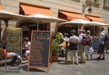 Tapas, gustările spaniole transformate într-un ritual cultural ce-sunt-tapas,-gustarile-pe-care-spaniolii-le-transforma-intr-un-adevarat-ritual.-povestea-unui-obicei-celebru-in-toata-lumea