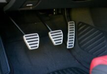 Pedală de frână care coboară lentă la semafor: cauze posibile pedala-de-frana-care-coboara-lent-la-semafor:-pompa-principala,-aer-sau-scurgeri-interne,-ce-inseamna