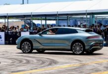 Denza Z9 GT, electric cu 1000 km autonomie, costă 115.000 euro byd-ataca-porsche-panamera-cu-denza-z9-gt:-masina-electrica-cu-1000-de-kilometri-autonomie-costa-115.000-de-euro-in-europa-si-se-incarca-in-9-minute