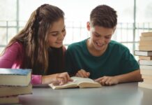 Profesor: Copiii cresc cu ChatGPT, iar timpul nu mai are răbdare copiii-cresc-alaturi-de-chatgpt,-iar-timpul-nu-mai-are-rabdare.-ce-crede-un-profesor-despre-avantajele-si-riscurile-noii-realitati-ai-interviu