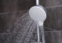 Românii din blocuri pot primi despăgubiri pentru lipsa apei calde, dacă îndeplinesc o condiție din lege romanii-care-stau-la-bloc-pot-primi-despagubiri-daca-raman-fara-apa-calda:-conditia-importanta-din-lege