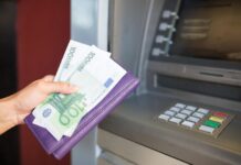 Greșeala care poate duce la pierderea banilor în vacanță greseala-care-ii-lasa-pe-turisti-fara-bani-in-vacanta.-de-ce-nu-este-indicat-sa-scoti-cash-de-la-anumite-bancomate-din-strainatate