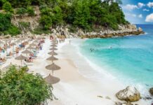 Prețurile de pe plajele din Thassos nemulțumesc turiștii români preturile-de-pe-plajele-din-thassos-starnesc-controverse.-ce-ii-nemultumeste-pe-turistii-romani:-„s-a-stricat-treaba”