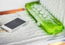 De ce nu trebuie să pui telefonul în frigider pe caniculă telefonul-se-incinge-pe-canicula,-dar-nu-e-o-solutie-sa-l-bagi-in-frigider.-ce-sa-nu-faci-niciodata-ca-sa-l-racesti
