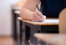 Elevii încep probele scrise la Bacalaureat și au trei ore pentru Limba și literatura română elevii-incep-probele-scrise-la-bacalaureat.-cat-timp-au-la-dispozitie-pentru-rezolvarea-subiectelor-la-limba-si-literatura-romana