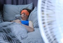 Truc pentru a adormi rapid chiar și în vreme de caniculă trucul-care-te-ajuta-sa-adormi-rapid-chiar-si-cand-e-canicula.-asa-iti-pacalesti-corpul-sa-se-odihneasca