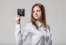 HamsterOS, sistem de operare pe dischetă de 1,44 MB, pentru calculatoare vechi noul-sistem-de-operare-care-incape-pe-o-discheta-de-1,44-mb.-hamsteros-promite-sa-readuca-la-viata-calculatoarele-uitate-de-peste-30-de-ani